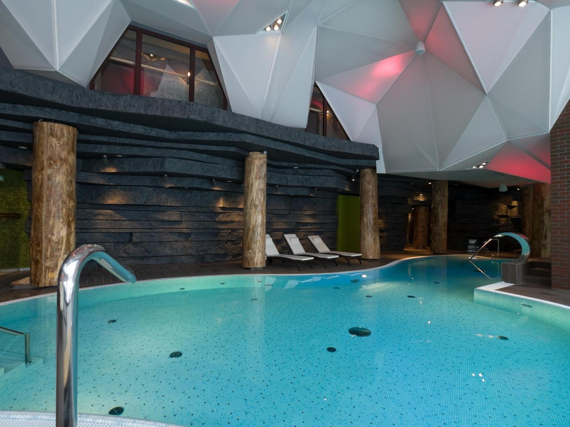 Hotel Zubrowka Spa & Wellness Białowieża エクステリア 写真