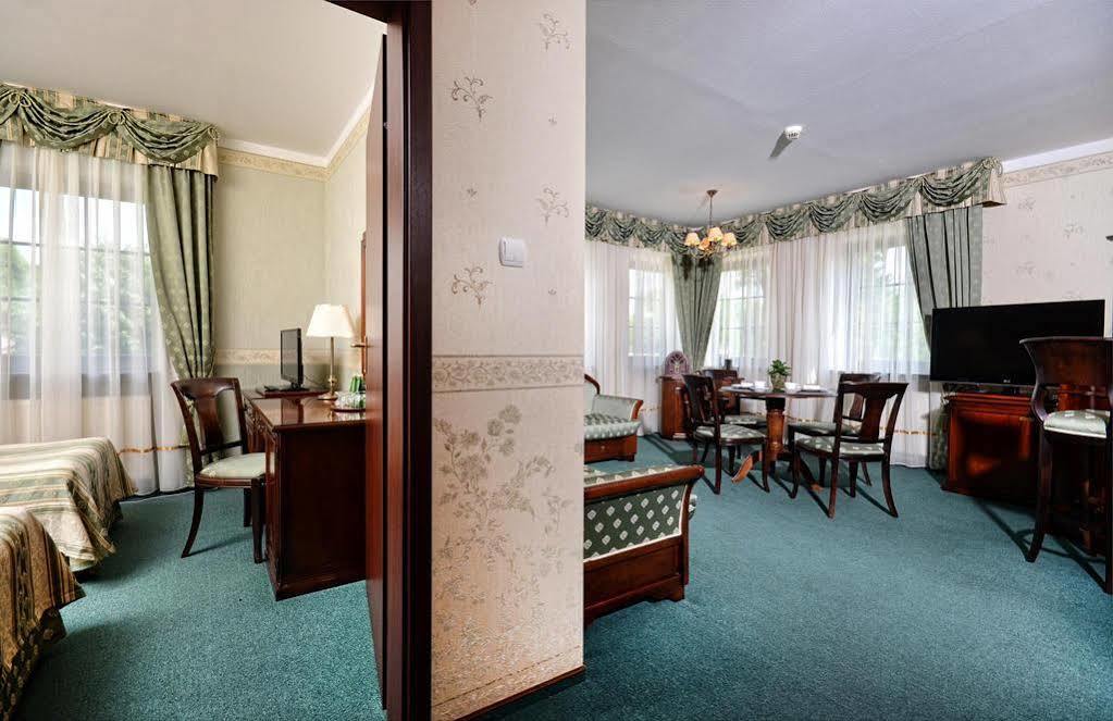 Hotel Zubrowka Spa & Wellness Białowieża エクステリア 写真