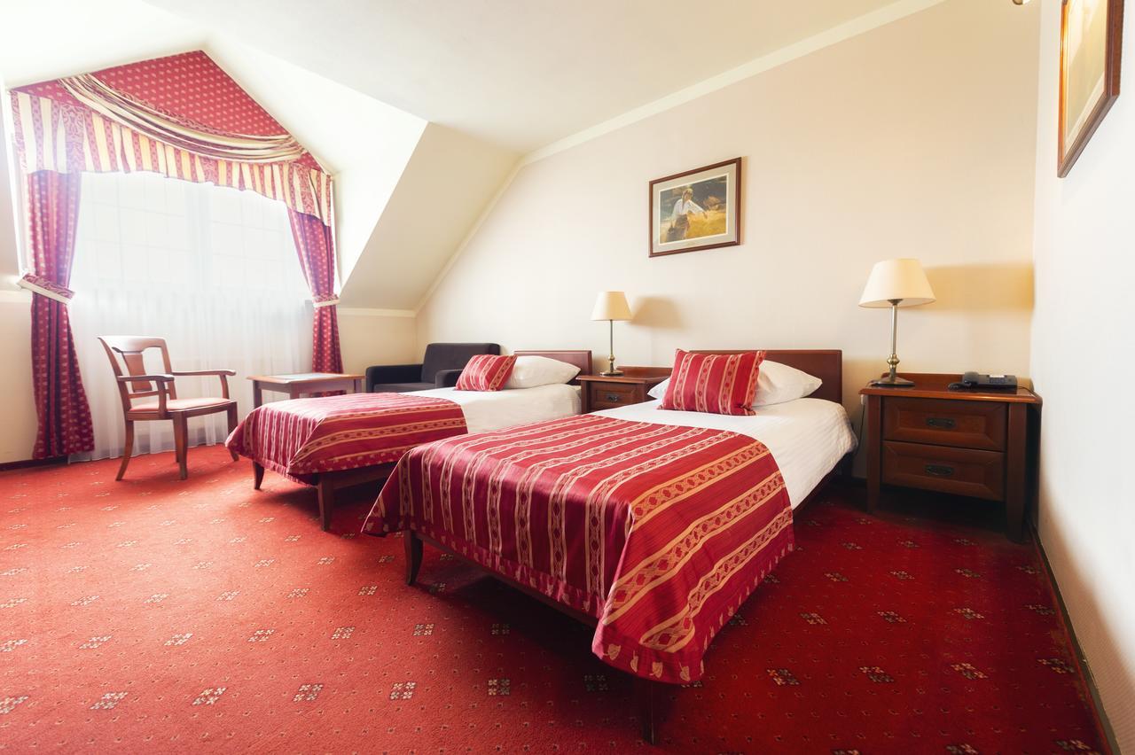 Hotel Zubrowka Spa & Wellness Białowieża エクステリア 写真